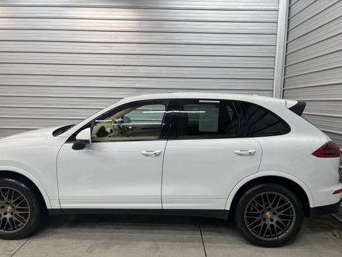 Used 2017 Porsche Cayenne Platinum Edition image 7