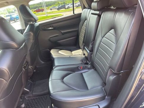 Used 2022 Toyota Highlander XLE image 13