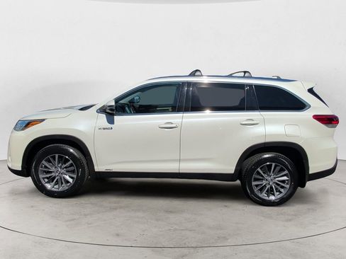 Used 2019 Toyota Highlander XLE AWD/4WD image 2