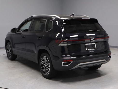 Used 2025 Volkswagen Taos SE FWD image 9