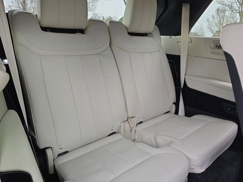 New 2026 Land Rover Range Rover Long Wheelbase SE image 12