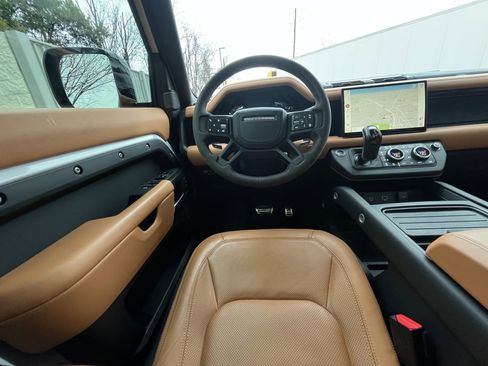 Used 2023 Land Rover Defender 110 image 34