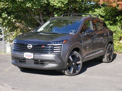 New 2026 Nissan Kicks SR w/ Cold Weather Package image 2