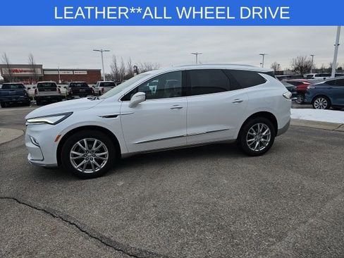 Used 2023 Buick Enclave Premium image 9