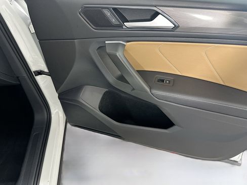 Used 2024 Volkswagen Tiguan SE image 31