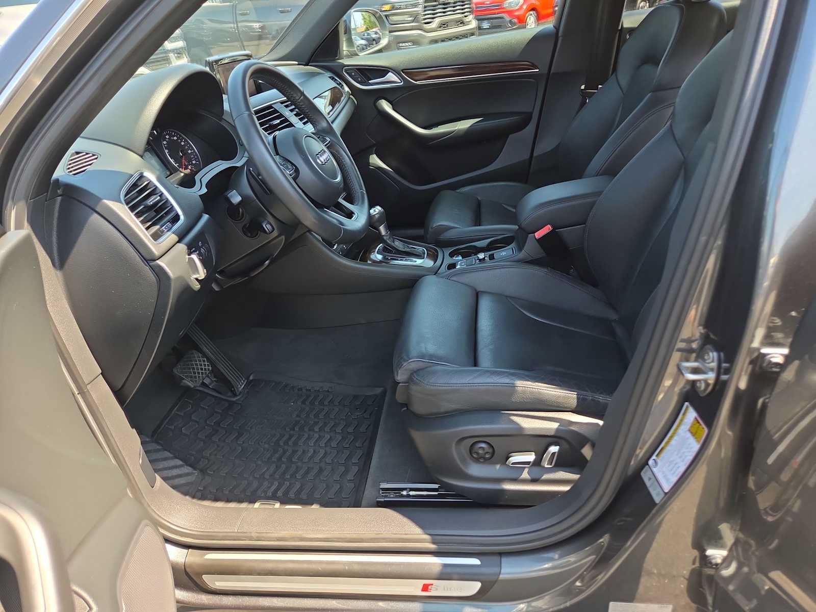 Used 2018 Audi Q3 2.0T Premium Plus w/ Premium Plus Package AWD/4WD image 19
