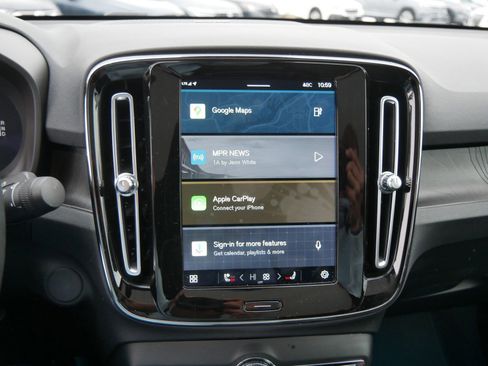 Certified 2022 Volvo C40 P8 Recharge Ultimate image 17