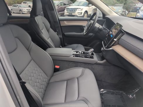 Used 2025 Volvo XC90 B6 Plus image 18
