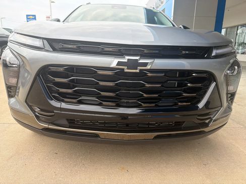 Used 2026 Chevrolet Trax ACTIV w/ Sunroof Package FWD image 11