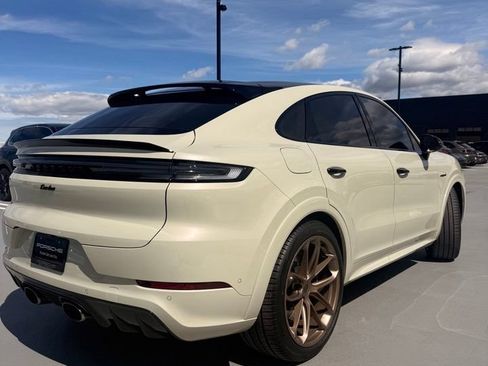 Certified 2026 Porsche Cayenne Turbo AWD/4WD image 10