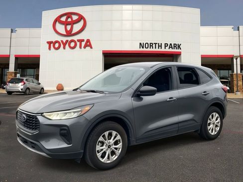 Used 2025 Ford Escape Active AWD/4WD image 1