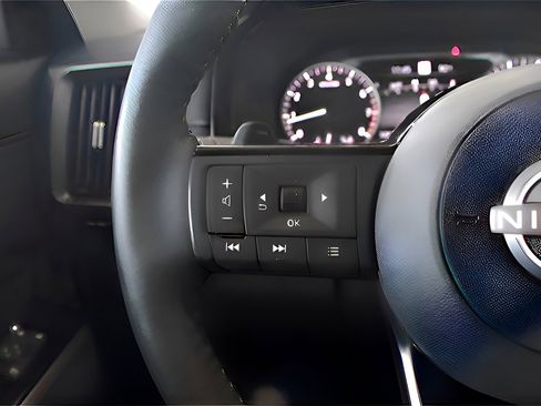 Used 2024 Nissan Pathfinder SL image 15