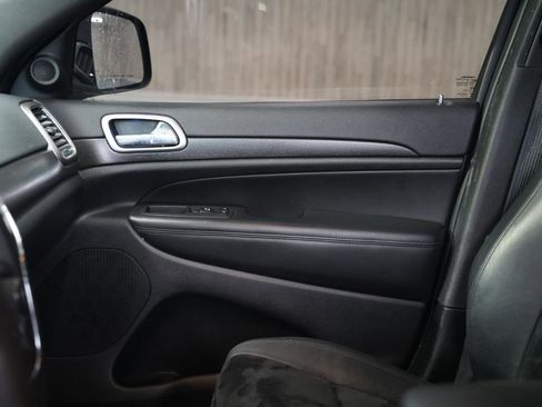 Used 2018 Jeep Grand Cherokee Altitude image 27