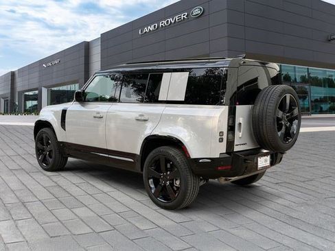 Certified 2026 Land Rover Defender 110 X-Dynamic SE AWD/4WD image 3