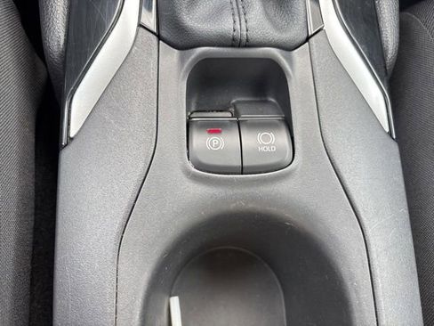 Used 2025 Toyota Corolla Cross LE AWD/4WD image 28