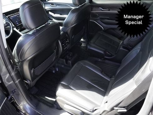Used 2022 Jeep Grand Cherokee L Limited w/ Black Appearance Package AWD/4WD image 29