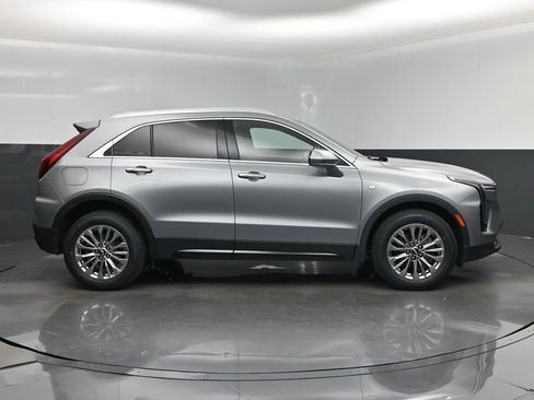 Used 2024 Cadillac XT4 Premium Luxury FWD image 2