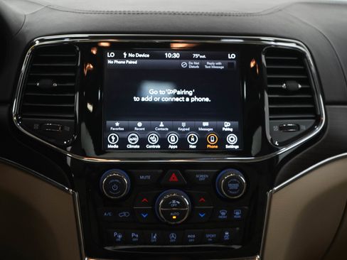 Used 2020 Jeep Grand Cherokee Overland AWD/4WD image 18