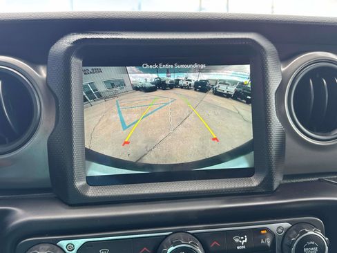 Used 2022 Jeep Wrangler Unlimited Sport image 25