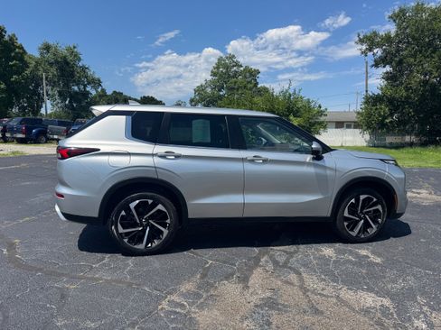 Used 2023 Mitsubishi Outlander SE FWD image 6