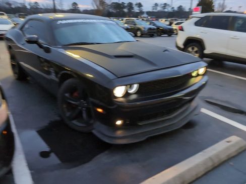 Used 2018 Dodge Challenger R/T image 6