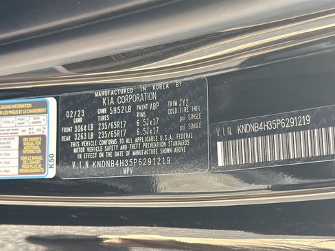 Used 2023 Kia Carnival LX image 43