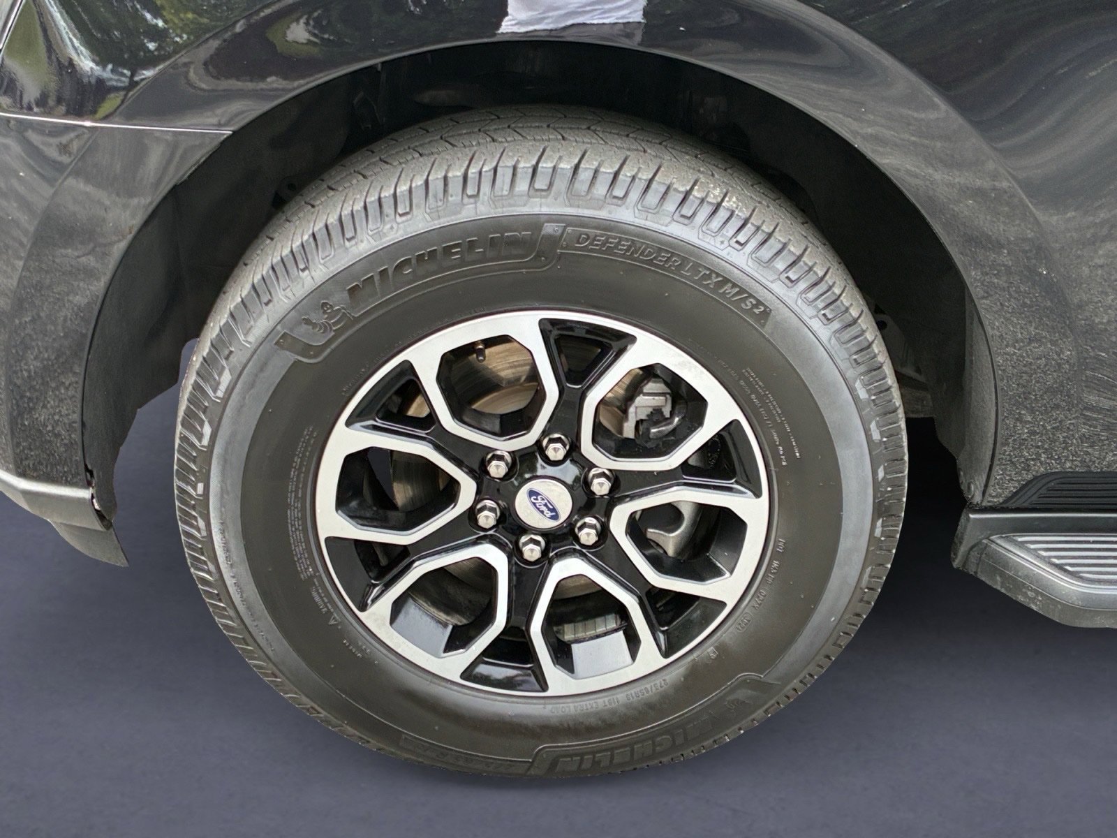 Certified 2024 Ford Expedition XLT RWD image 9