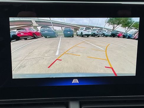 Used 2025 Chevrolet Trax LT image 30