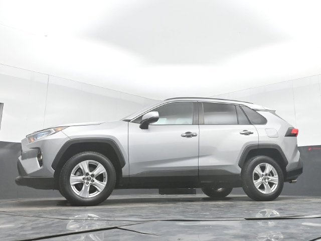 Used 2021 Toyota RAV4 XLE w/ Convenience Package FWD image 47