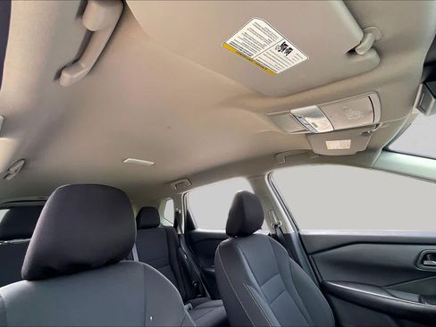 Used 2024 Nissan Rogue S FWD image 12