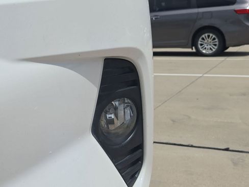 Used 2019 Toyota RAV4 XLE Premium FWD image 10