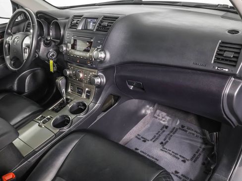 Used 2012 Toyota Highlander SE w/ Tow Pkg image 46