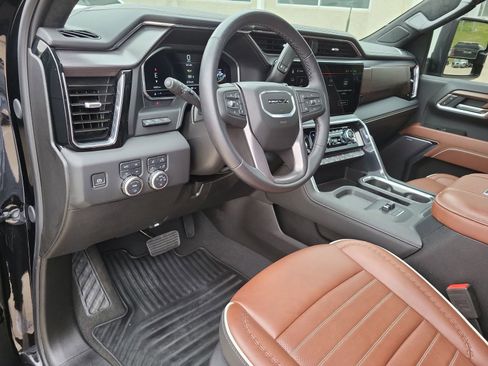 Certified 2025 GMC Sierra 2500 Denali Ultimate AWD/4WD image 10