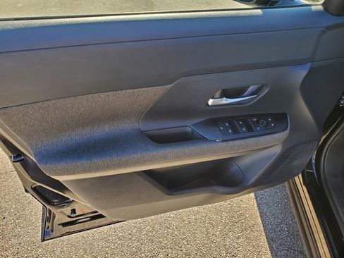 Certified 2025 Nissan Kicks SV image 15