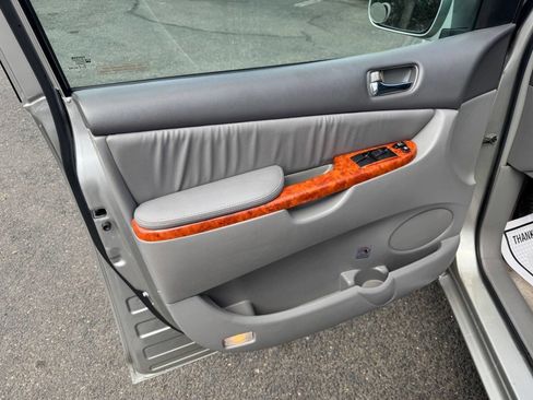 Used 2010 Toyota Sienna image 9