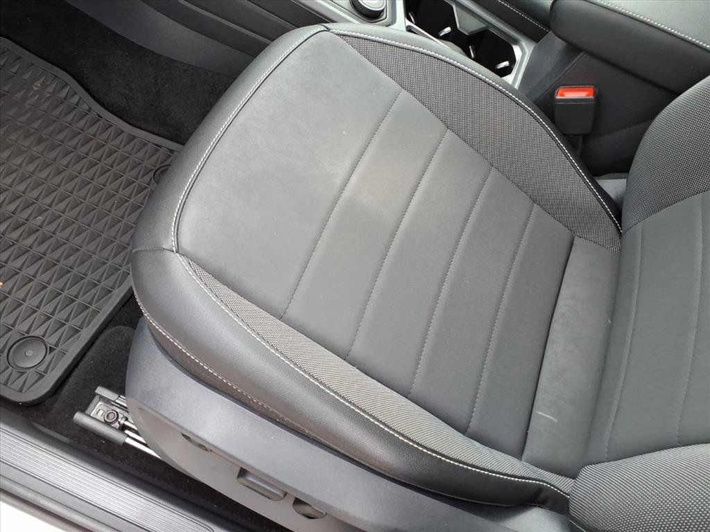 Used 2022 Volkswagen Taos SE w/ Panoramic Sunroof Package FWD image 21