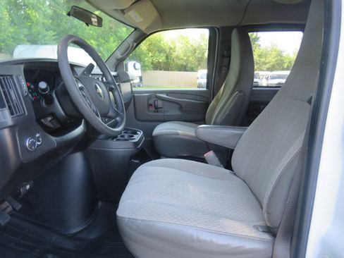 Used 2011 Chevrolet Express 3500 LS image 13