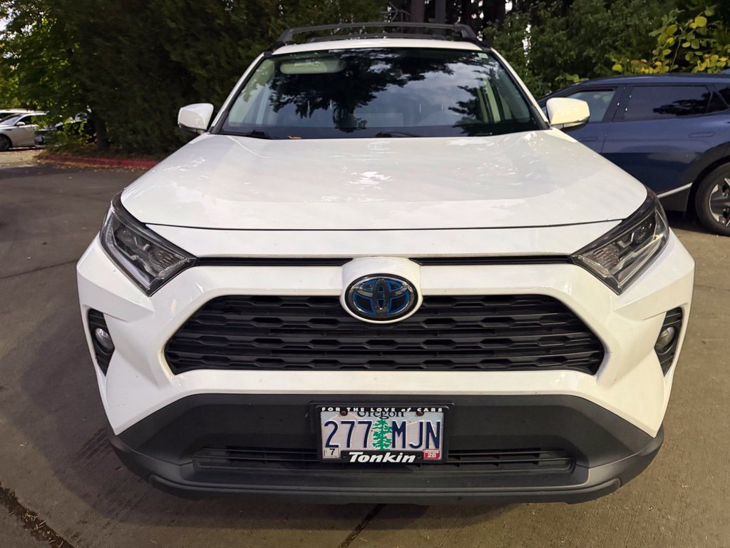 Used 2020 Toyota RAV4 XLE w/ XLE Grade Weather Package AWD/4WD image 9