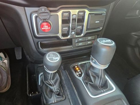 Used 2019 Jeep Wrangler Unlimited Sahara image 20