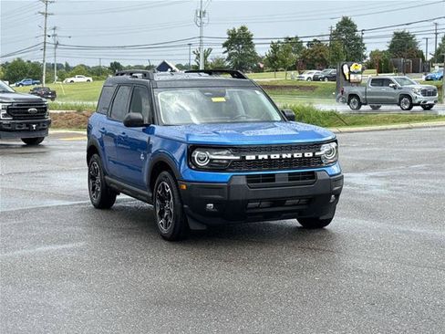 Certified 2025 Ford Bronco Sport Outer Banks AWD/4WD image 3