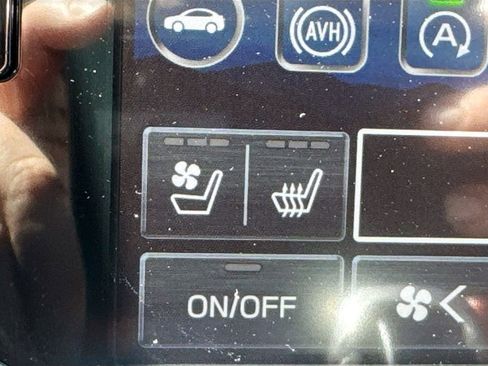 Used 2025 Subaru Outback Touring w/ Tech Package 3 AWD/4WD image 19