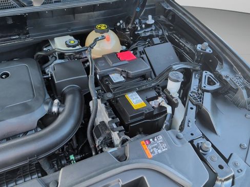 Used 2023 GMC Acadia SLE image 18