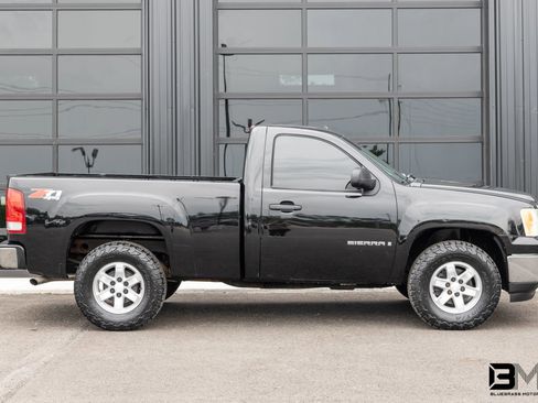 Used 2008 GMC Sierra 1500 SLE w/ Z71 Off-Road Package AWD/4WD image 9