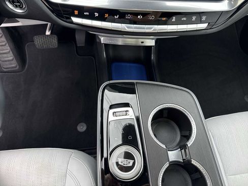 Certified 2024 Cadillac Lyriq Luxury AWD/4WD image 18