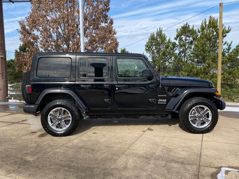 Used 2023 Jeep Wrangler Unlimited Sahara image 7
