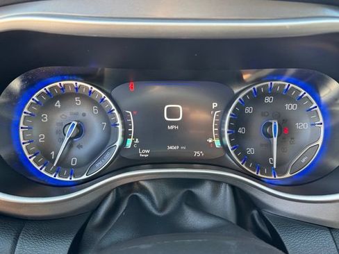 Certified 2024 Chrysler Pacifica Touring-L FWD image 15
