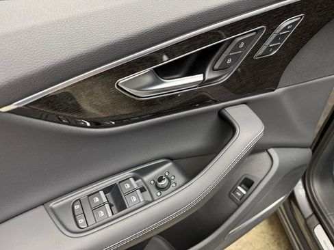 Used 2025 Audi Q7 3.0T Premium Plus image 11