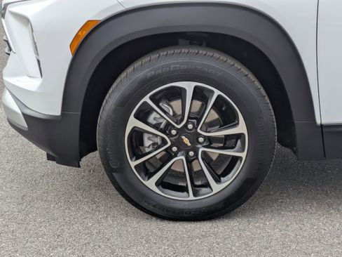 Used 2024 Chevrolet TrailBlazer LT w/ Driver Confidence Package image 9