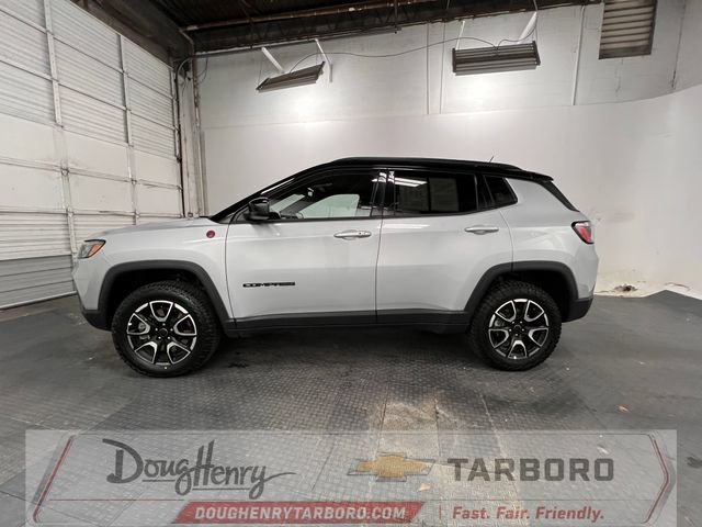 Used 2025 Jeep Compass Trailhawk AWD/4WD image 5