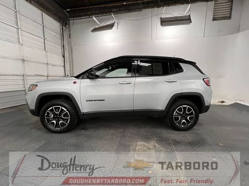Used 2025 Jeep Compass Trailhawk AWD/4WD image 5